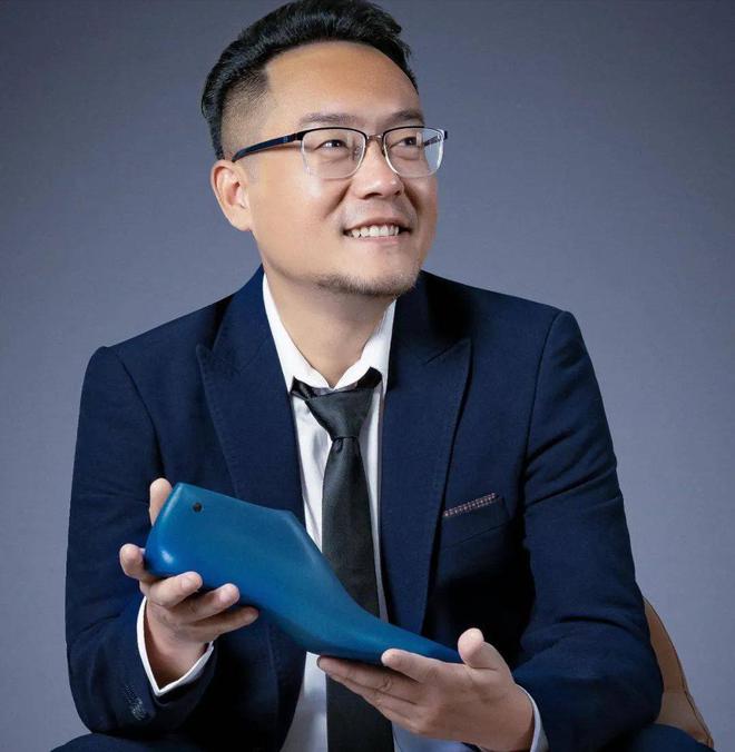 叔穿上了高跟鞋奇迹般东山再起5个月赚12亿AG旗舰厅·(中国)国际厅负债500万后大(图11)