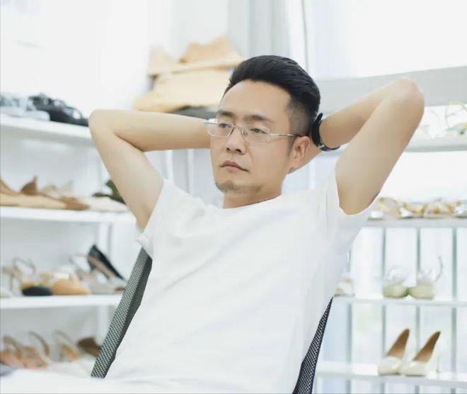 叔穿上了高跟鞋奇迹般东山再起5个月赚12亿AG旗舰厅·(中国)国际厅负债500万后大(图12)